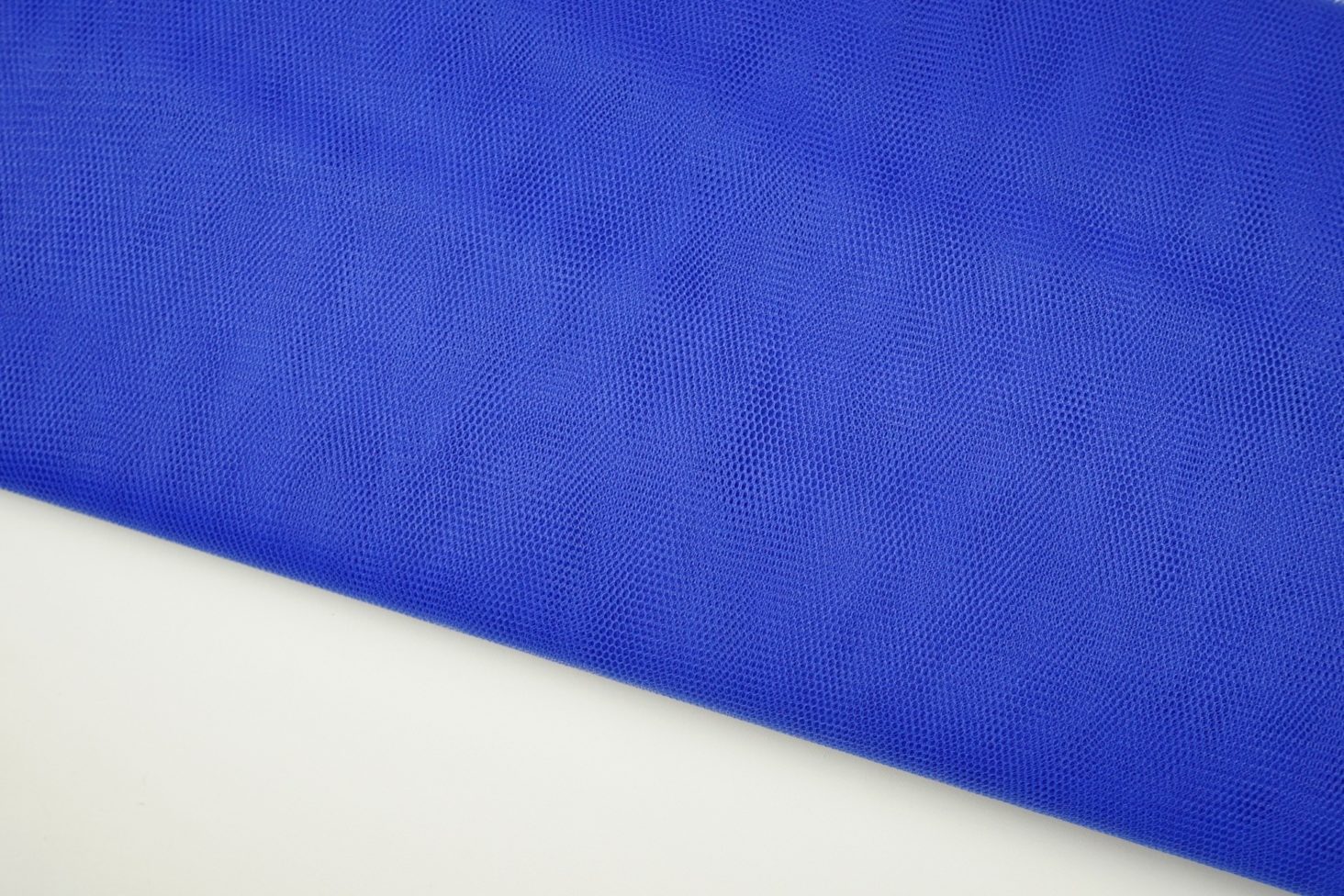 Tiul w kolorze "Empire Blue"