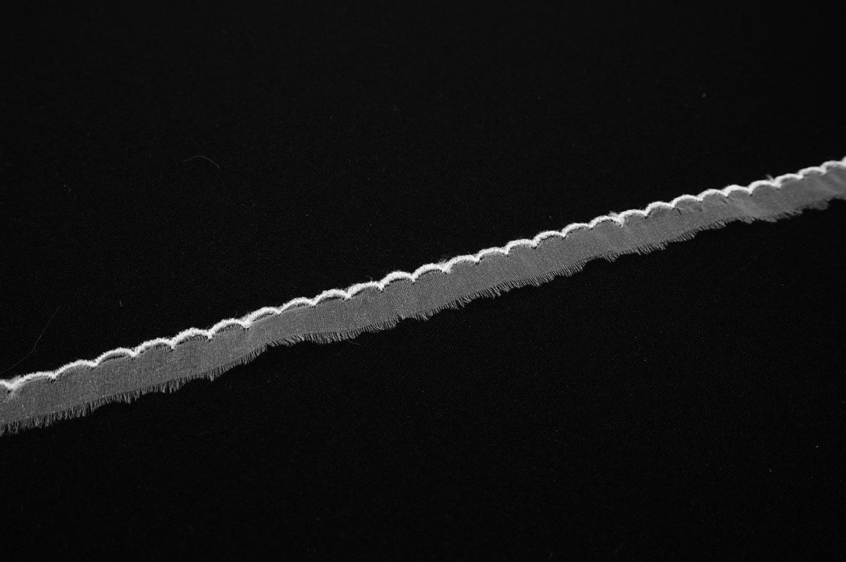 Taśma organtynowa haftowana - kolor biały, szerokość 1 cm