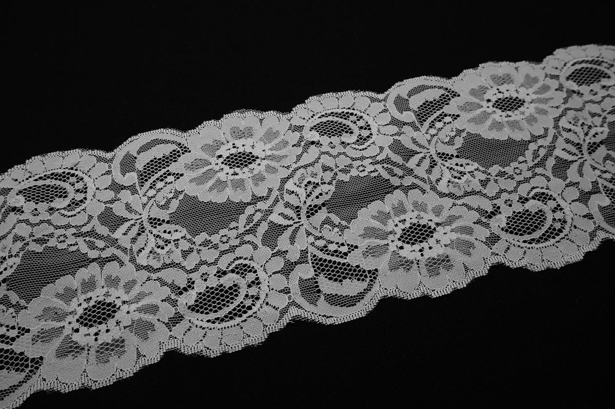 Taśma koronkowa - szerokość 13 cm, kolor biały