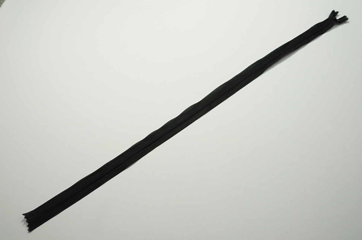 Zamek kryty - czarny, 60 cm