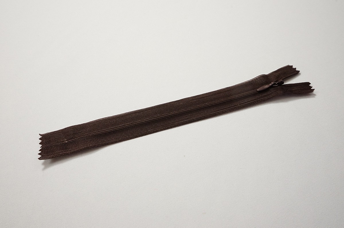 Zamek kryty - ciemny brąz, 18 cm