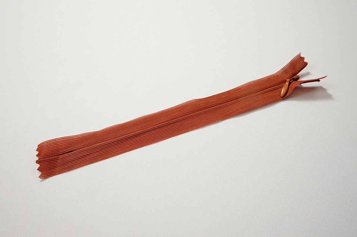 Zamek kryty - rudy, 18 cm
