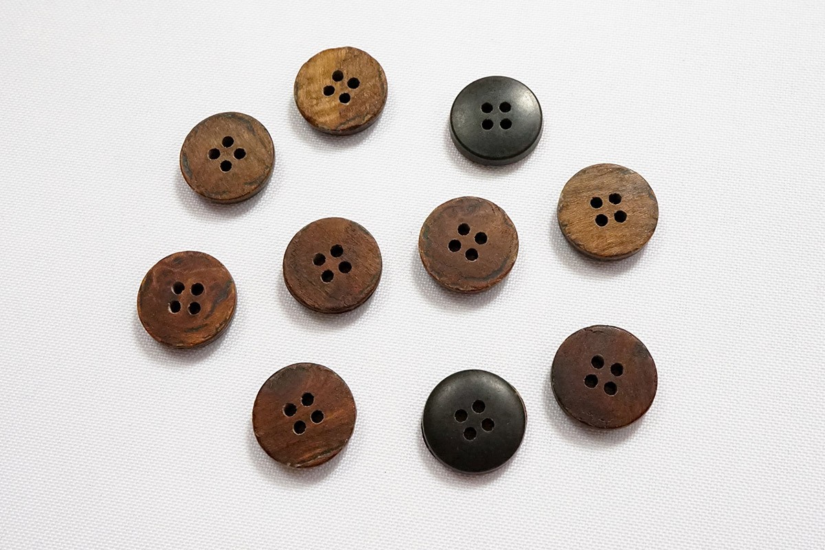 Guzik o numerze 2523, 18 mm