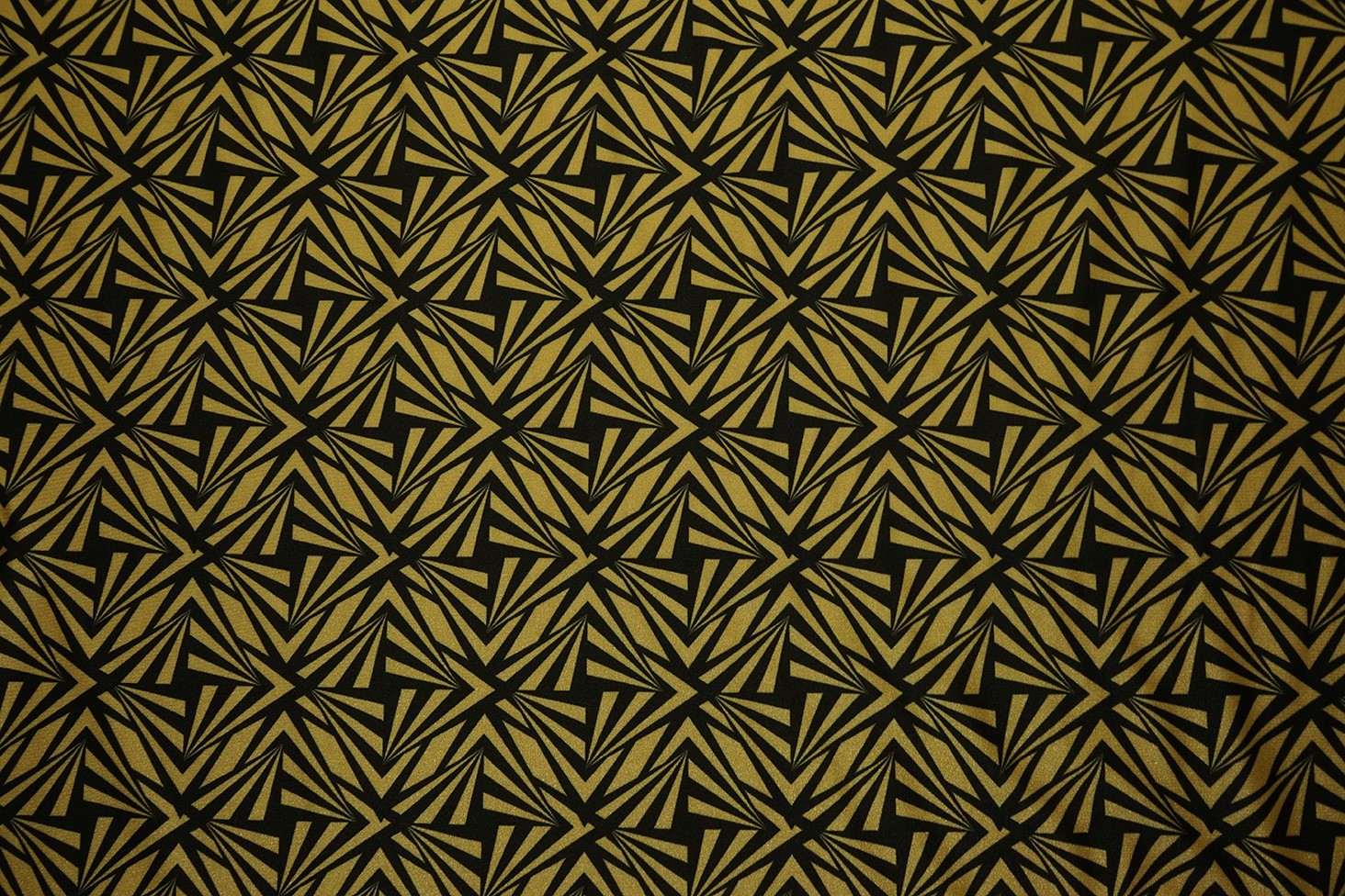 Lycra - geometryczny wzór na złotym tle