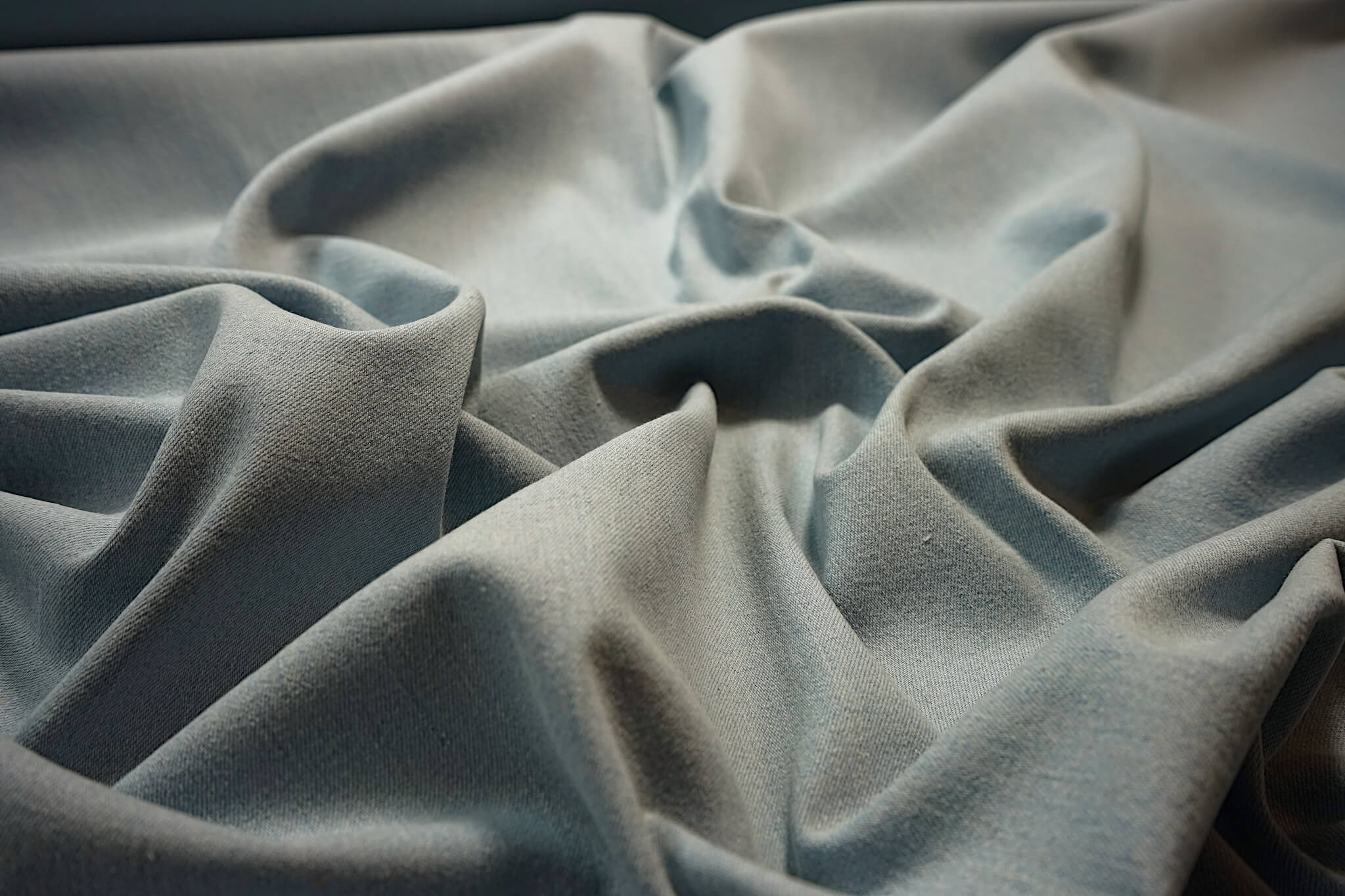 Jeans sprany – jasny niebieski